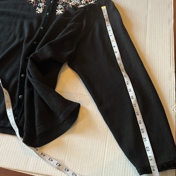 VTG-fashion bug-26/28-black-floral,button down, embroidered, cardigan sweater. - Picture 14 of 14